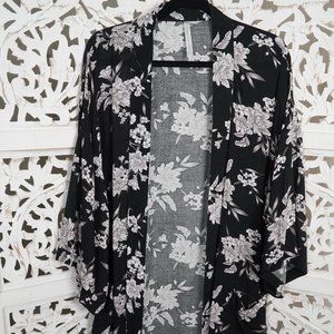 Spiritual Gangster | Black and white floral kimono